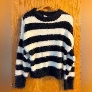 EUC A New Day Women’s Crewneck Fuzzy Pullover Sweater Black Striped S-M